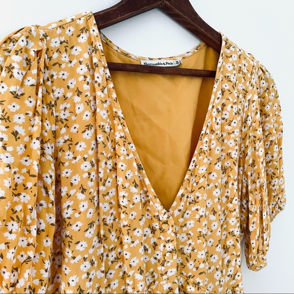 Abercrombie and Fitch | delicate floral yellow button dress with puff sleeves - Picture 5 of 6